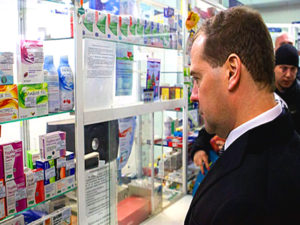 Президент страны назначил ведомства и поручил контролировать им цены на лекарства